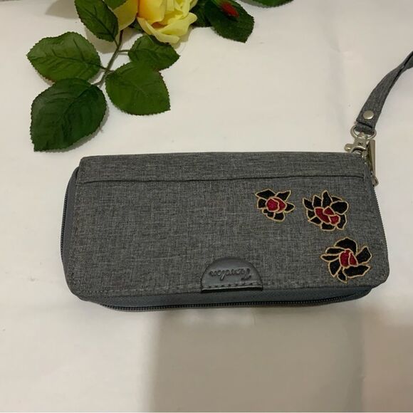 NEW TRAVELON RFID BLOCKING WALLET -  GRAY WITH EMBROIDERED FLOWERS - Picture 2 of 13